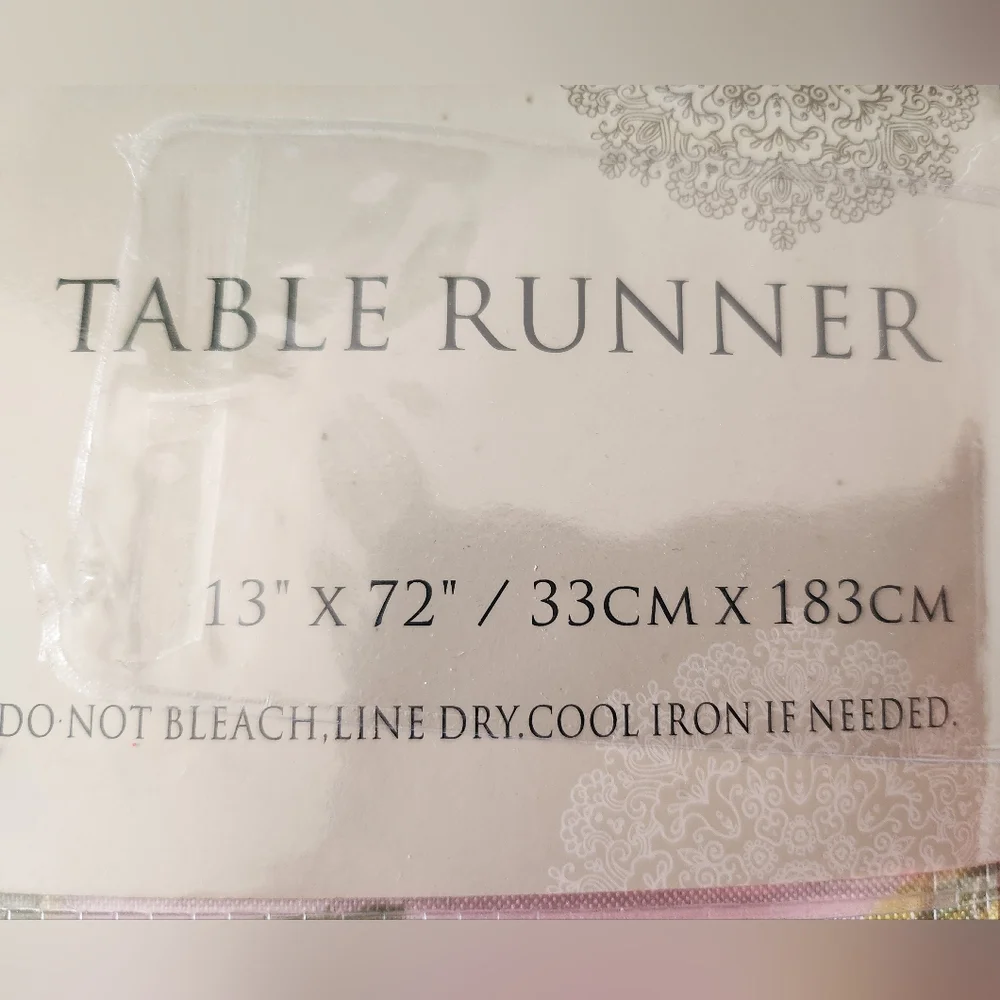 Old Time Pottery table runner